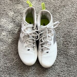 New Balance White and Black Sports Shoes